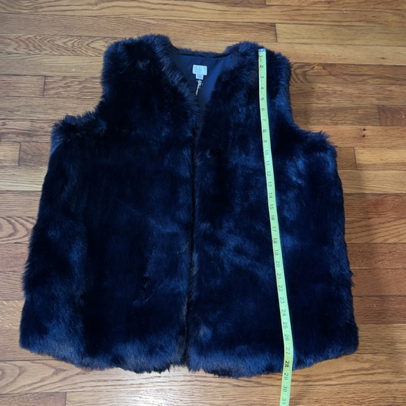 Faux fur navy blue vest - Picture 2 of 5
